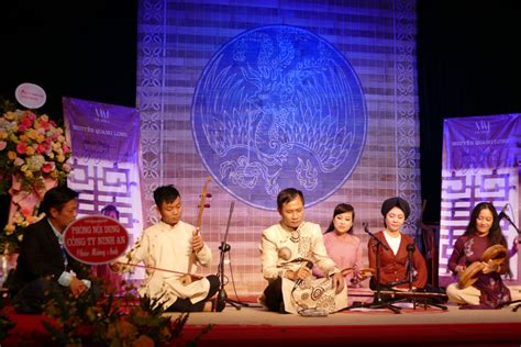 ¿La Danza Celestial?: Una Exploración de la Armonía y el Movimiento en la Obra Maestra de Nguyễn Quang Long